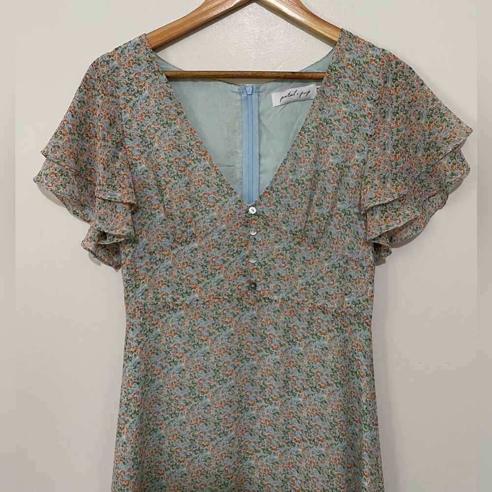 Petal + Pup Floral Midi Dress - Picture 2 of 11